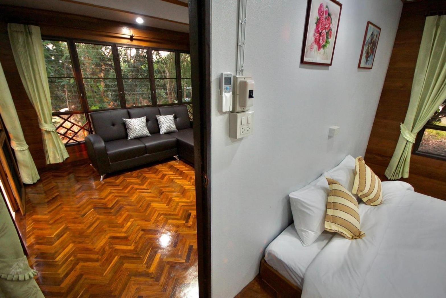 Appartement เรือนสารภี à Phrae Extérieur photo