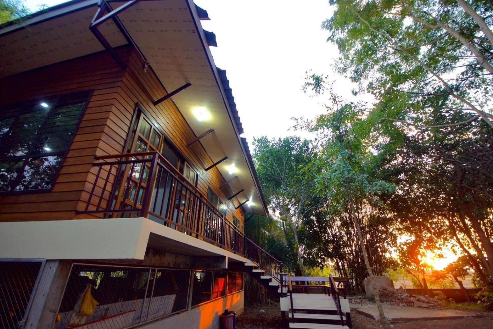 Appartement เรือนสารภี à Phrae Extérieur photo