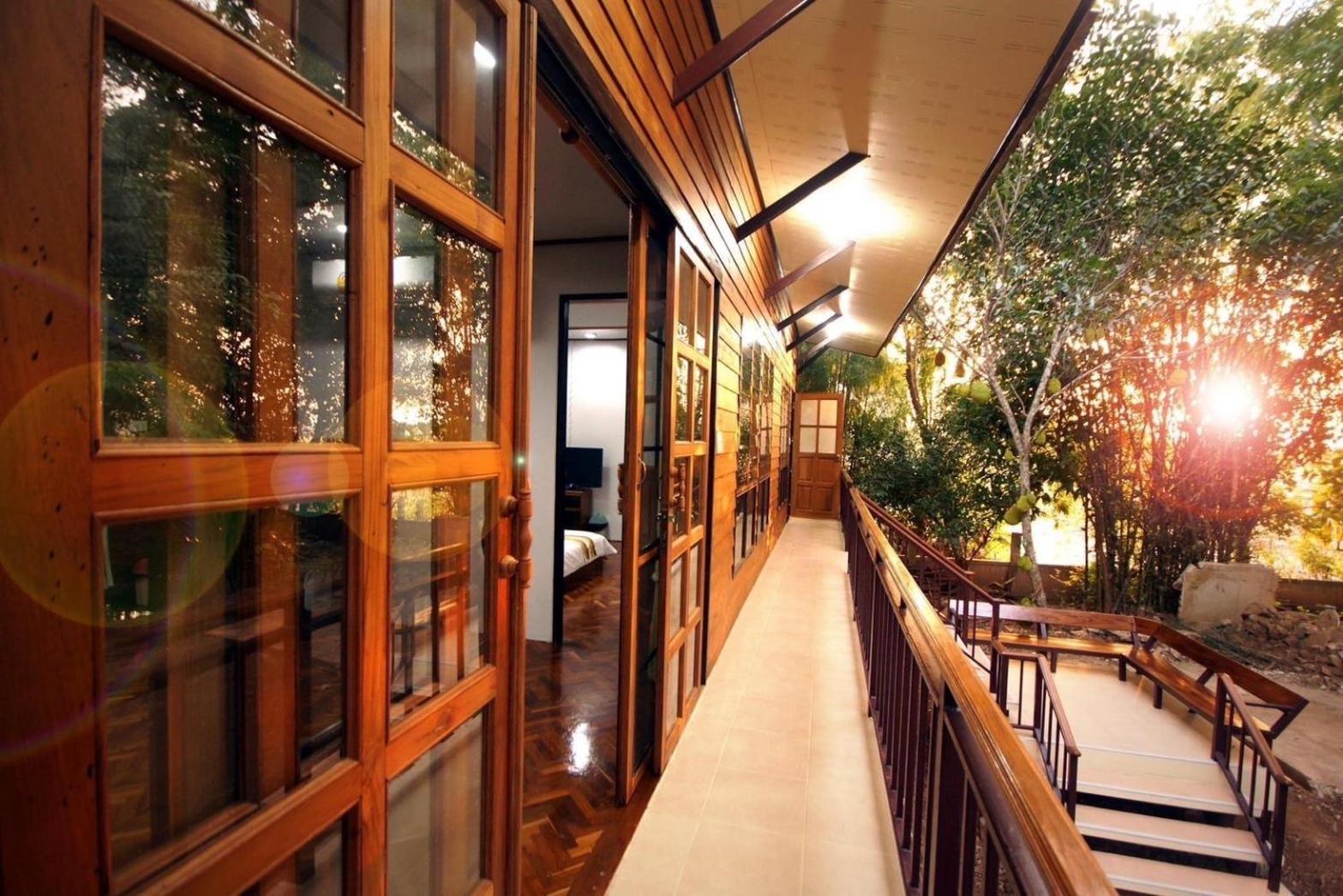Appartement เรือนสารภี à Phrae Extérieur photo